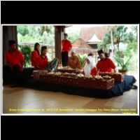 12474 272 Busrundfahrt  Denkmal schwangere Frau Makan Mahsuri Malaysia 2006 Langkawi.jpg